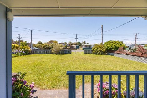 Photo of property in 72 Nash Parade, Foxton Beach, Foxton, 4815