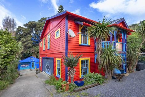 Photo of property in 11 Cave Road, Houghton Bay, Wellington, 6023