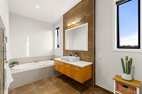 Photo of property in 72 Mangatawhiri Road, Omaha, Warkworth, 0986