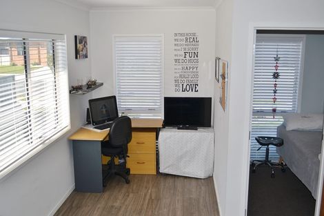 Photo of property in 22 Kamahi Crescent, Papamoa Beach, Papamoa, 3118