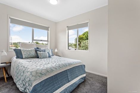 Photo of property in 28 Cedar Heights Avenue, Massey, Auckland, 0614