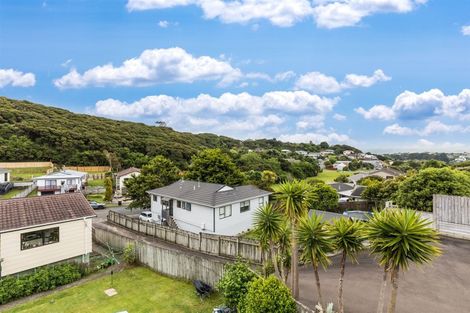 Photo of property in 57b Albatross Close, Whitby, Porirua, 5024
