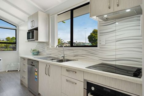 Photo of property in 429 Bucklands Beach Road, Bucklands Beach, Auckland, 2012