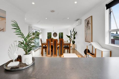 Photo of property in 15 Kowhai Street, Strandon, New Plymouth, 4312