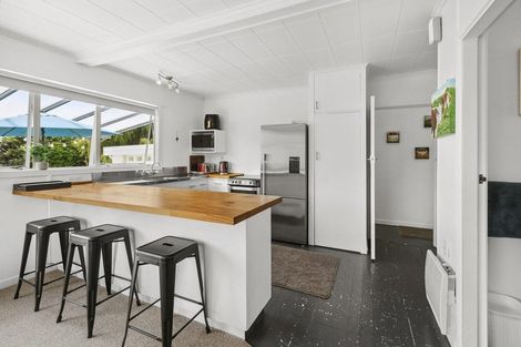 Photo of property in 4 Shearer Drive, Oakura, 4314