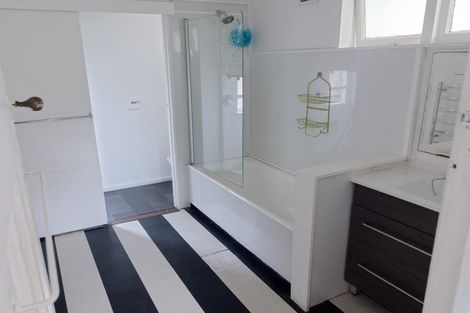 Photo of property in 26 Cave Road, Houghton Bay, Wellington, 6023