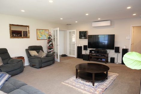 Photo of property in 10 Lorna Irene Drive, Raumati South, Paraparaumu, 5032