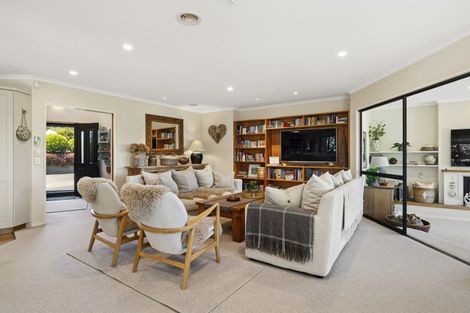 Photo of property in 22 Fairview Terrace, Waipahihi, Taupo, 3330