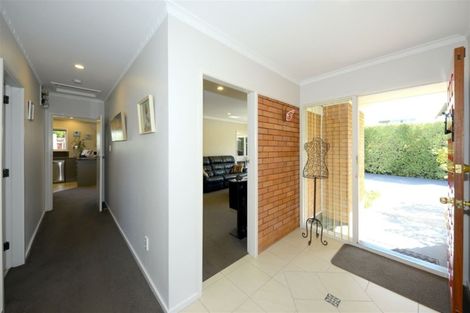 Photo of property in 27 Hillcrest Place, Avonhead, Christchurch, 8042