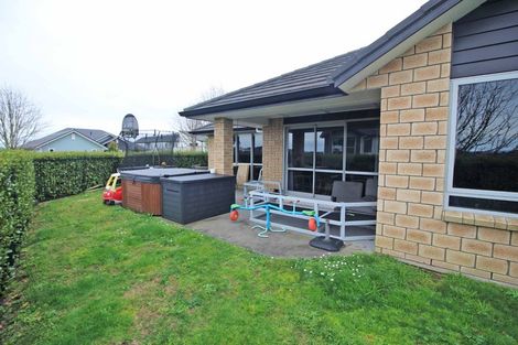 Photo of property in 12 Longbow Terrace, Flagstaff, Hamilton, 3210