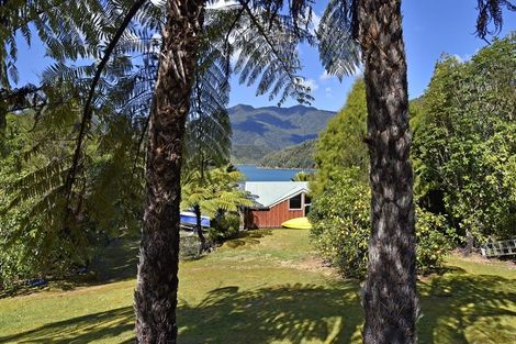 Photo of property in 26 Kamahi Road, Tennyson Inlet, 7195