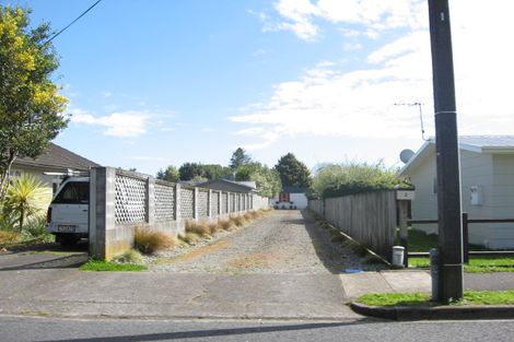 Photo of property in 2 Gordon Street, Glen Avon, New Plymouth, 4312