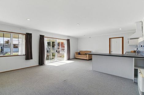 Photo of property in 229 Shakespeare Street, Leamington, Cambridge, 3432