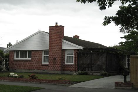 Photo of property in 17 Burnside Crescent, Burnside, Christchurch, 8053