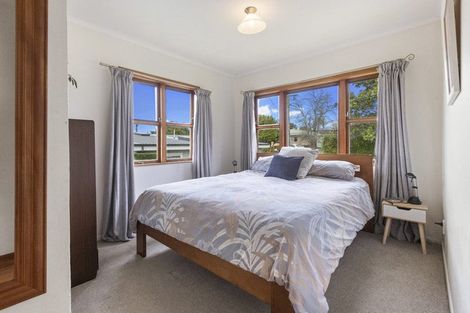 Photo of property in 21 Taipari Road, Te Atatu Peninsula, Auckland, 0610
