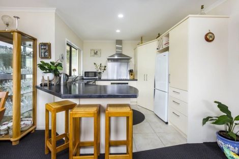 Photo of property in 40 King Charles Drive, Kingsley Heights, Upper Hutt, 5018