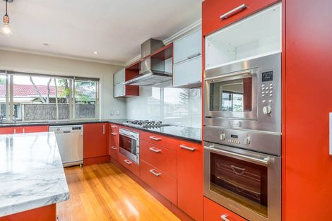 Photo of property in 9a Pendene Place, Forrest Hill, Auckland, 0620
