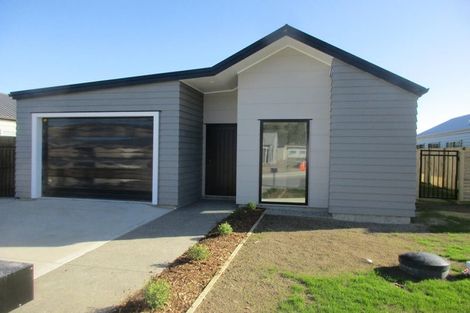 Photo of property in 30 Koru Loop, Paraparaumu, 5032