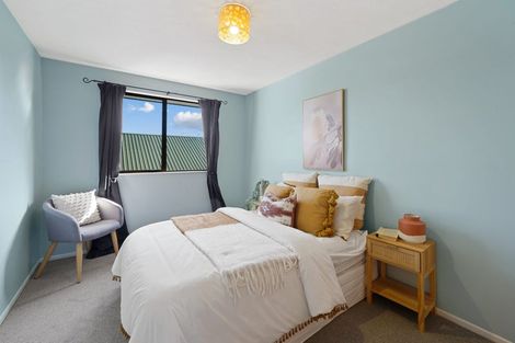 Photo of property in 2/15 Lowry Avenue, Redwood, Christchurch, 8051