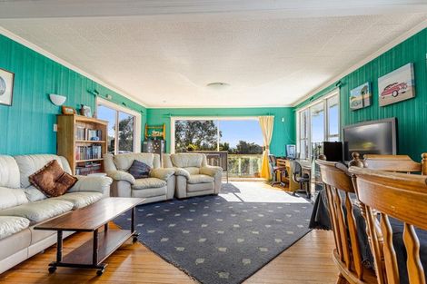 Photo of property in 22 Arapito Road, Titirangi, Auckland, 0604