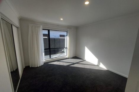 Photo of property in 21 Irvines Track, Halswell, Christchurch, 8025
