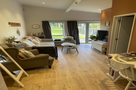 Photo of property in 8 September Place, Forrest Hill, Auckland, 0620