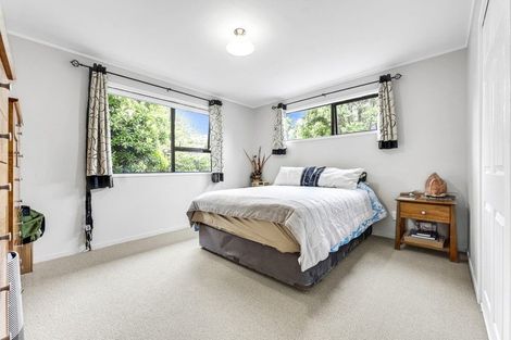 Photo of property in 18 Denver Avenue, Sunnyvale, Auckland, 0612