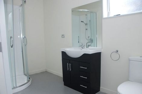 Photo of property in 559b Glenfield Road, Glenfield, Auckland, 0629