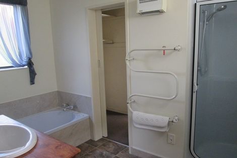 Photo of property in 42a Clifton Terrace, Fitzherbert, Palmerston North, 4410