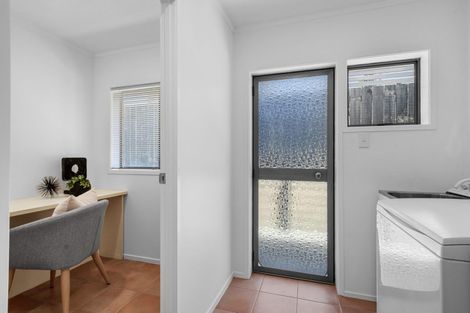 Photo of property in 25 Marina View Drive, West Harbour, Auckland, 0618