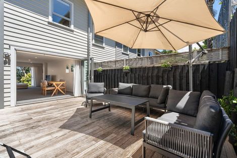 Photo of property in 5/13 Kaihu Street, Northcote, Auckland, 0627