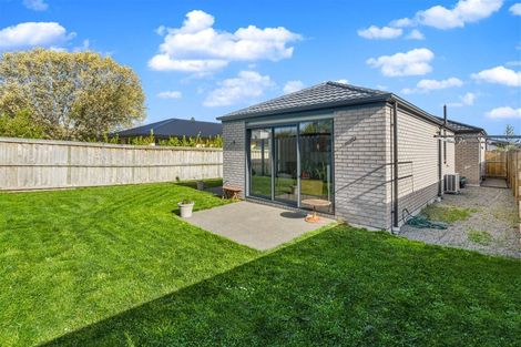 Photo of property in 12 Fairbairn Close, Halswell, Christchurch, 8025