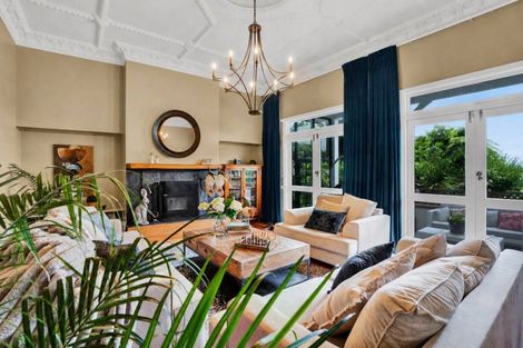 Photo of property in 18 Ridge Lane, New Plymouth, 4310