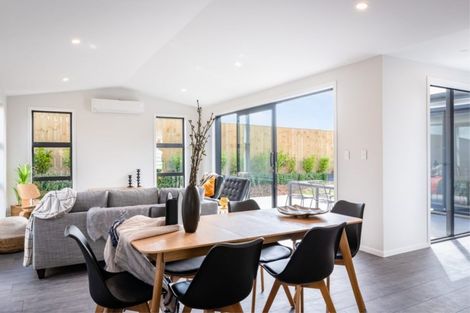 Photo of property in 53 Vinistra Road, Kumeu, 0810