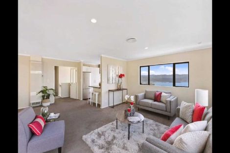 Photo of property in 67 Dress Circle, Newlands, Wellington, 6037