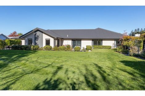 Photo of property in 86 Oakgrove Drive, Rangiora, 7400