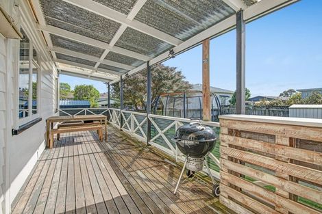 Photo of property in 51a Parakai Avenue, Parakai, 0830