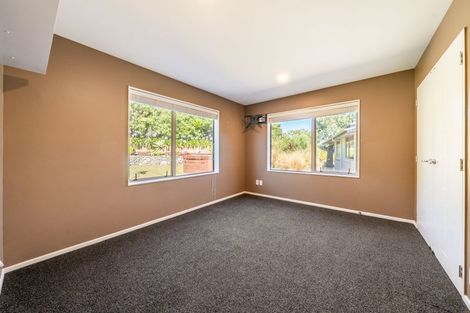 Photo of property in 41 Mount Marua Way, Timberlea, Upper Hutt, 5018