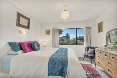 Photo of property in 1/1 Pickwick Parade, Mellons Bay, Auckland, 2014