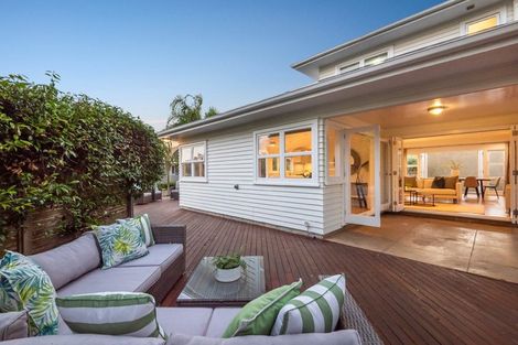 Photo of property in 22 Eversleigh Road, Belmont, Auckland, 0622