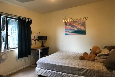 Photo of property in 2/2 Deverell Place, Northcross, Auckland, 0632