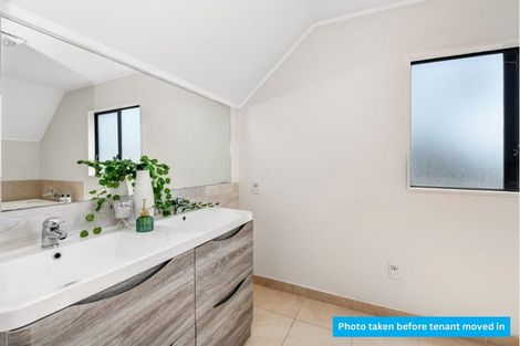Photo of property in 1/1 Tern Place, Unsworth Heights, Auckland, 0632