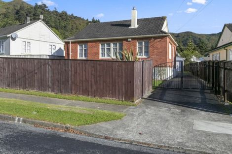 Photo of property in 16 Cleland Crescent, Naenae, Lower Hutt, 5011