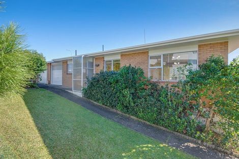 Photo of property in 2/2 Tower Hill, Stanmore Bay, Whangaparaoa, 0930