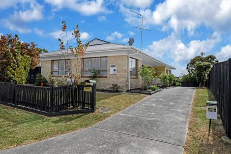 Photo of property in 1/52 Butterworth Drive, Glendene, Auckland, 0602
