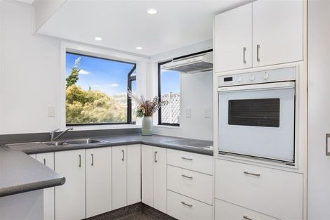 Photo of property in 10 Albatross Close, Whitby, Porirua, 5024