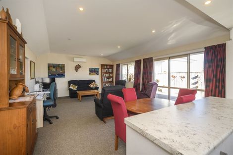 Photo of property in 10 Vernon Avenue, Takaro, Palmerston North, 4412