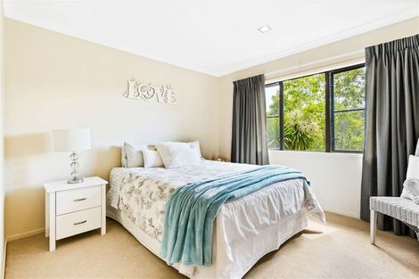 Photo of property in 32 The Avenue, Albany, Auckland, 0632