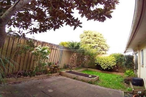 Photo of property in 2/138 Rangatira Road, Beach Haven, Auckland, 0626