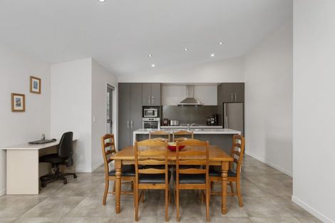 Photo of property in 21 Butterworth Crescent, Papamoa Beach, Papamoa, 3118